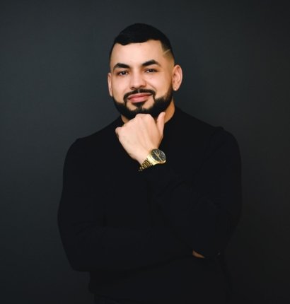 cesar escobar CEO feniz academy